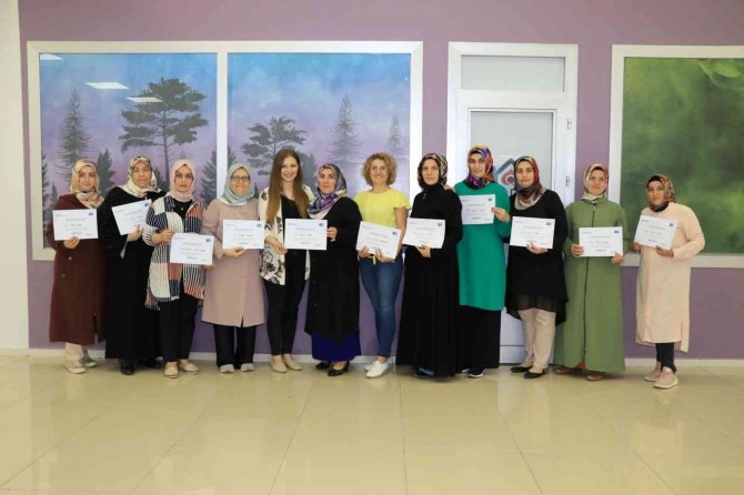 Hem Öğreniyor Hem De Aile Ekonomisine Katkı Sağlıyorlar