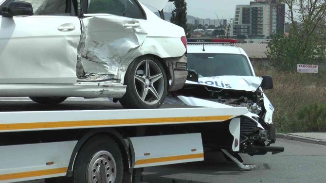 Göreve Giden Polis Ekibi Kaza Yaptı