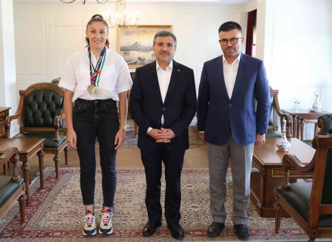 Vali Atay Şampiyon Taçyıldız’ı Ağırladı