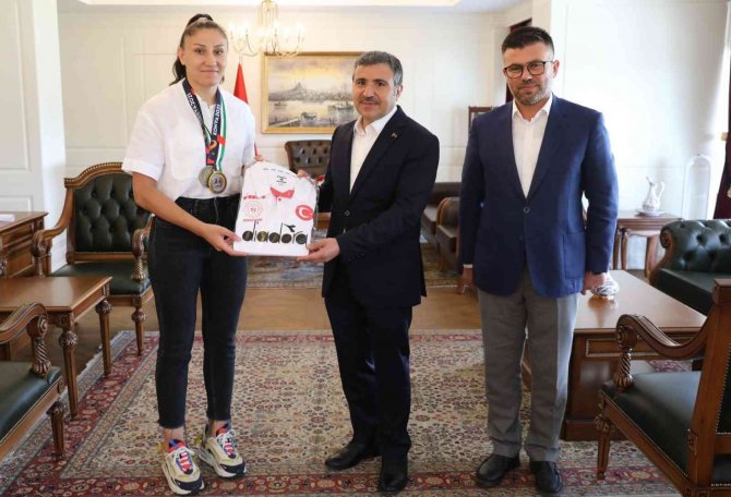 Vali Atay Şampiyon Taçyıldız’ı Ağırladı