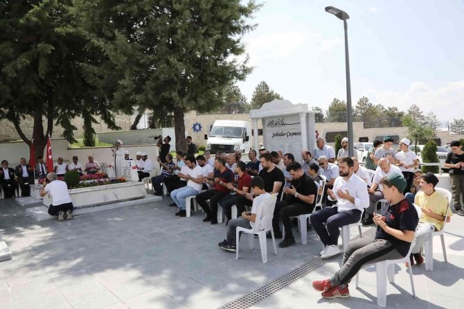 Büyük Zaferin Yıldönümünde Şehitler Dualarla Anıldı