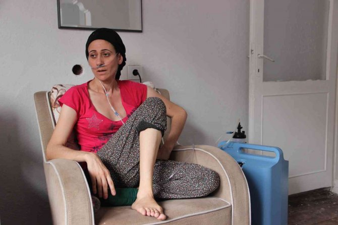 Minik Sevda’dan Yürek Yakan Sözler: “Annemin Eski Haline Kavuşmasını İstiyorum”