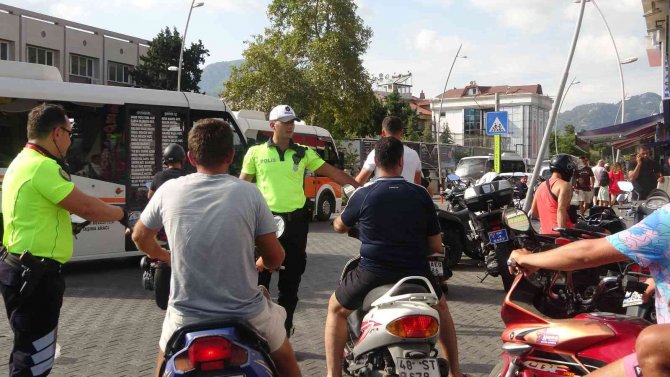 Marmaris’te Kask Takmayanlara 2 Saat İçinde 100 Bin Lira Ceza Kesildi