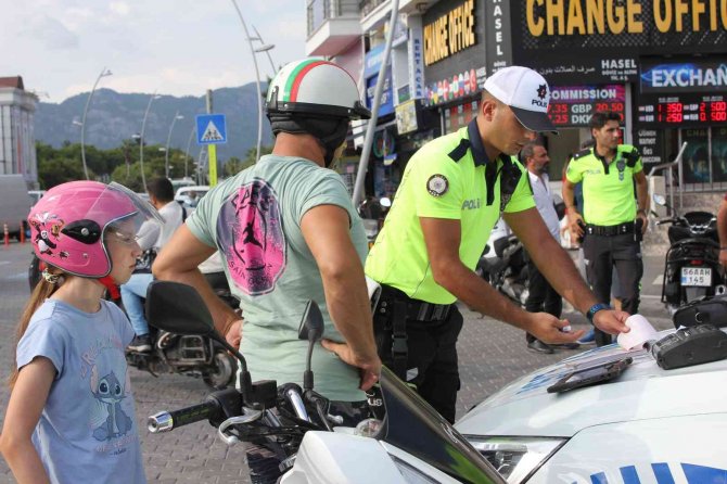 Marmaris’te Kask Takmayanlara 2 Saat İçinde 100 Bin Lira Ceza Kesildi
