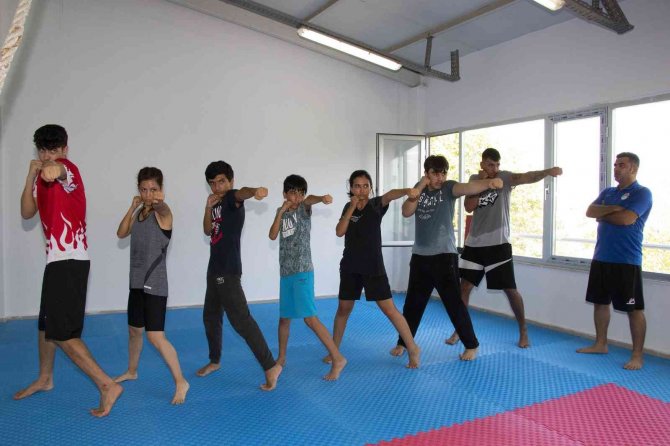 Mersin’de Kick Boks Kursu Devam Ediyor