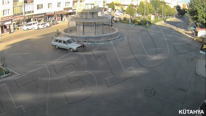 Yaya Geçidini Kullanmayan Bayana Otomobil İşte Böyle Çarptı