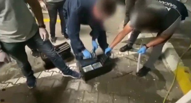 Sakarya’da Tır Akülerine Saklı 53 Kilo Takoz Esrar Ele Geçirildi