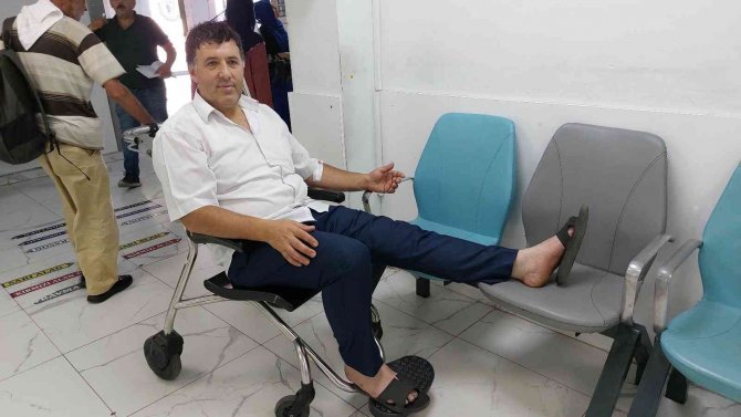 Araçların Sibop Kapaklarını Söken Çocukları Uyarınca Bıçaklandı