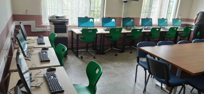 Sarıgöl Dindarlı Ahmet Yoldaş Ortaokulu Bilgisayar Sınıfına Kavuştu