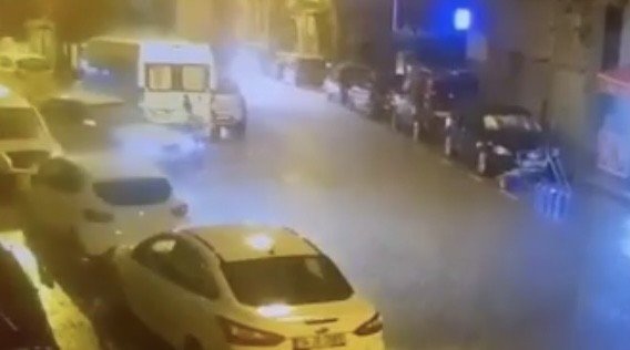 Üsküdar’da ’Hatalı Park’ Kazası: Otomobilin Çarptığı Vatandaş Ağır Yaralandı
