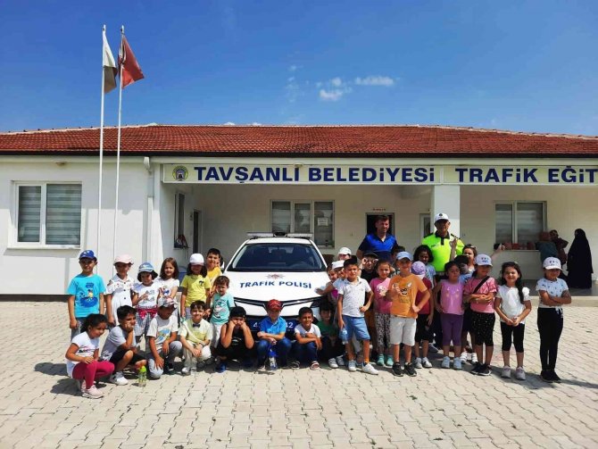 Tavşanlı’da 52 Öğrenciye Temel Trafik Eğitimi