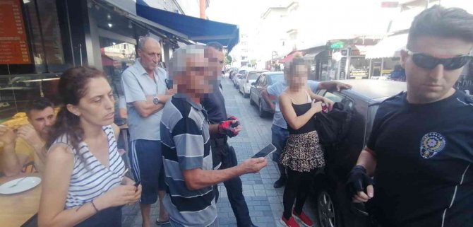 "Acil Görüşme Yapmam Lazım" Diyerek Aldığı Telefonla Ortadan Kayboldu