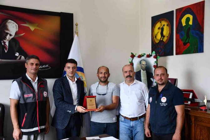 Türkelili Genç Üreticiye Plaket