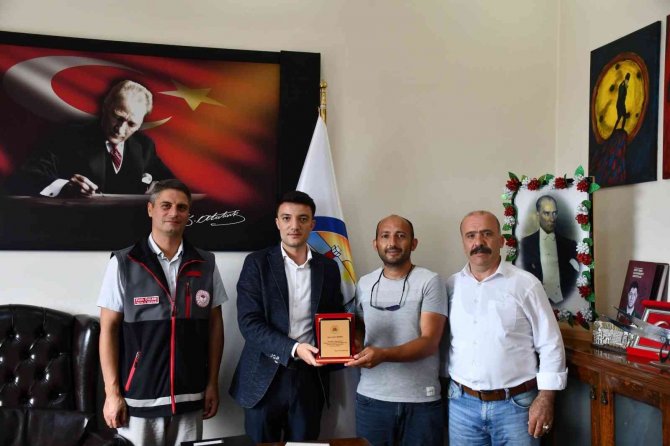 Türkelili Genç Üreticiye Plaket