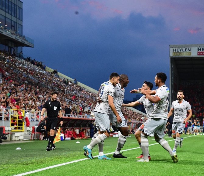 Uefa Avrupa Konferans Ligi: Royal Antwerp: 0 - Başakşehir: 1 (İ̇lk Yarı)