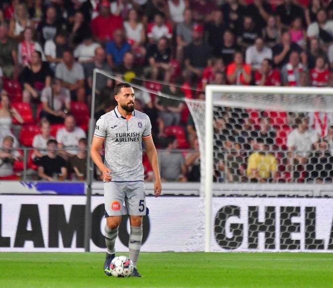 Uefa Avrupa Konferans Ligi: Royal Antwerp: 0 - Başakşehir: 1 (İ̇lk Yarı)