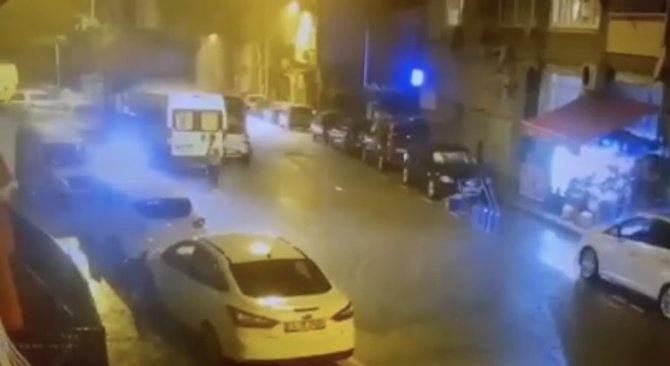 Üsküdar’da ’Hatalı Park’ Kazası: Otomobilin Çarptığı Vatandaş Ağır Yaralandı