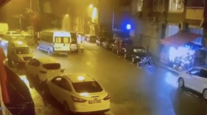 Üsküdar’da ’Hatalı Park’ Kazası: Otomobilin Çarptığı Vatandaş Ağır Yaralandı