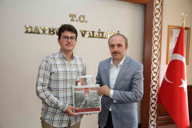 Vali Epcim Dereceye Giren Öğrencileri Ödüllendirdi