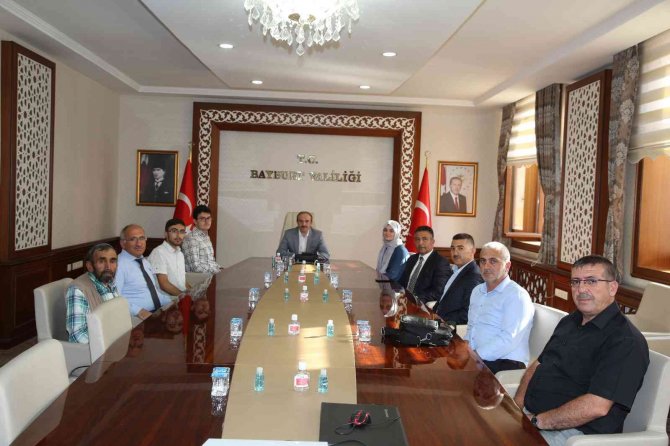 Vali Epcim Dereceye Giren Öğrencileri Ödüllendirdi