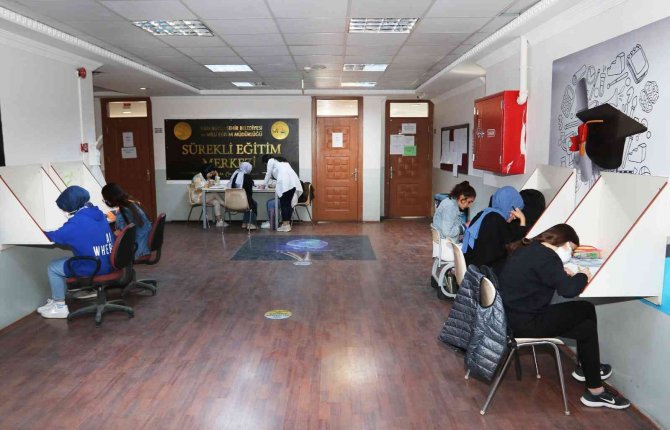 Van Büyükşehir Belediyesi’nin Sürekli Eğitim Merkezi Kayıtları Başlıyor