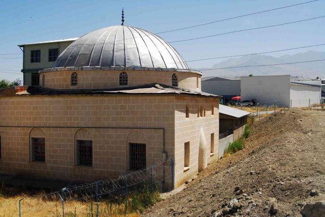 Cami Cemaati İstinat Duvarının Yapılmasını İstedi