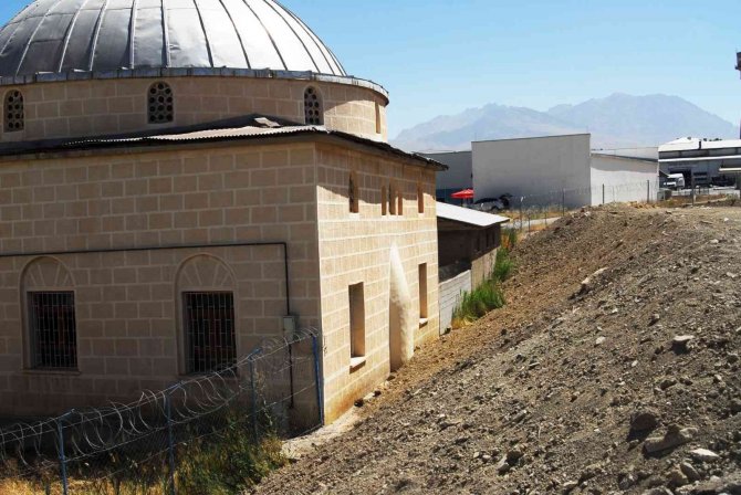 Cami Cemaati İstinat Duvarının Yapılmasını İstedi