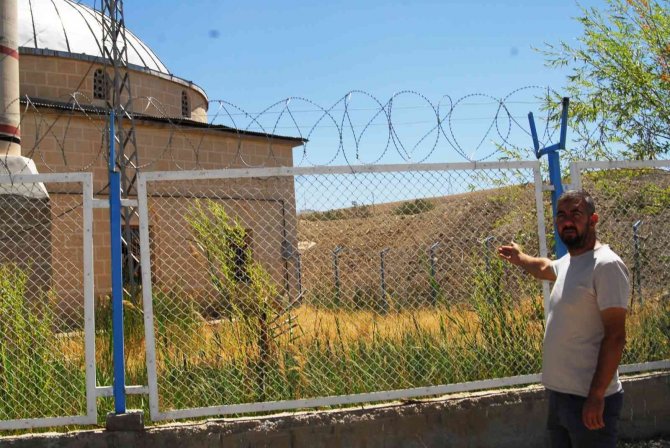 Cami Cemaati İstinat Duvarının Yapılmasını İstedi