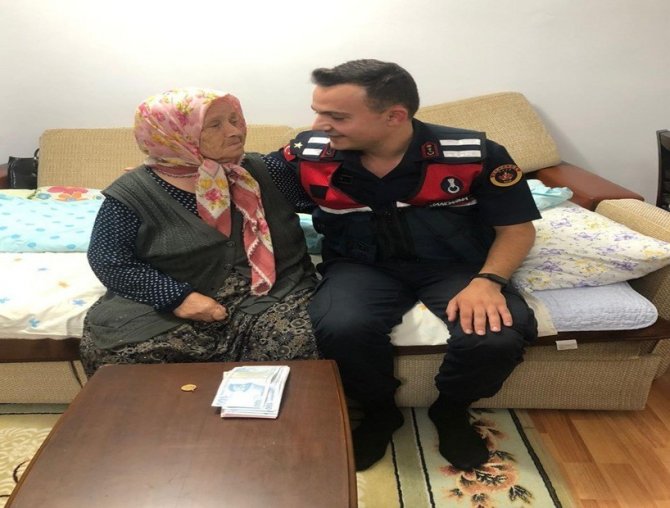 Yaşlı Kadının Evine Zorla Girip Hırsızlık Yapan Şüpheliler Tutuklandı