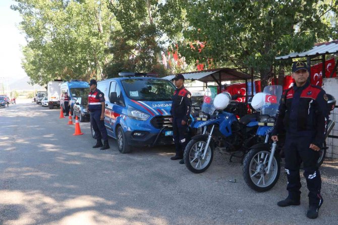 29. Geleneksel Yayla Seki Yağlı Güreşleri’ni Ali Gürbüz Kazandı