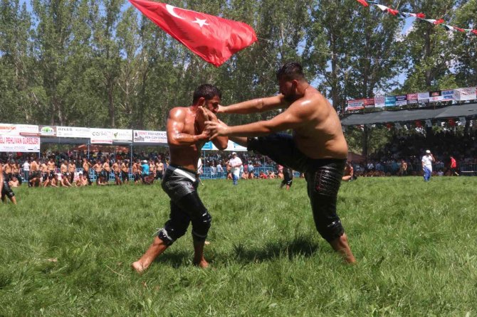 29. Geleneksel Yayla Seki Yağlı Güreşleri’ni Ali Gürbüz Kazandı
