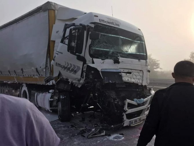 Afyonkarahisar-antalya Karayolu Devrilen Tır Yüzünden 2 Saat Ulaşıma Kapandı
