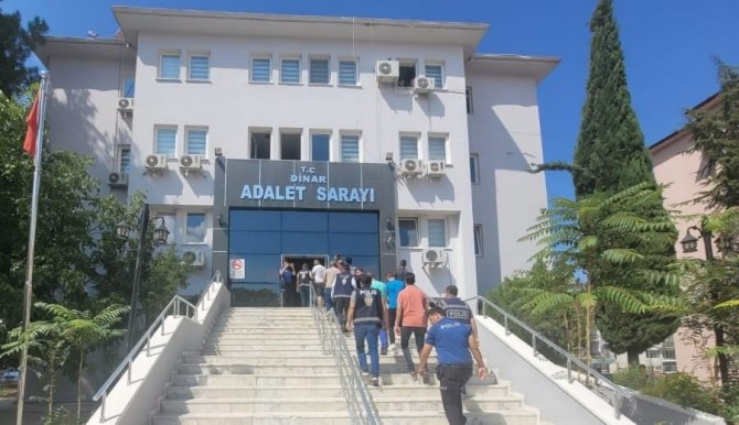 Silahlı, Taşlı Sopalı Kavgaya Karışan 15 Kişiden 11’i Tutuklandı