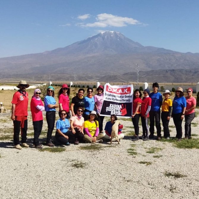 Ağrı Dağı’nda “Kadına Şiddete Hayır” Tırmanışı Yapıldı