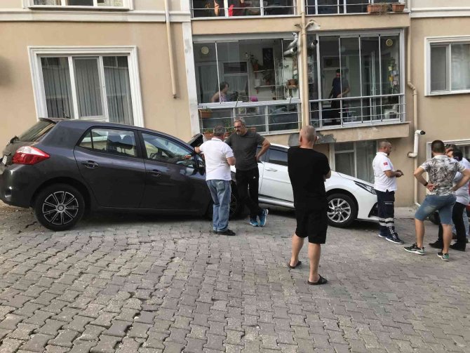 El Frenini Çekmeyi Unuttu, Park Halindeki Araca Çarptı