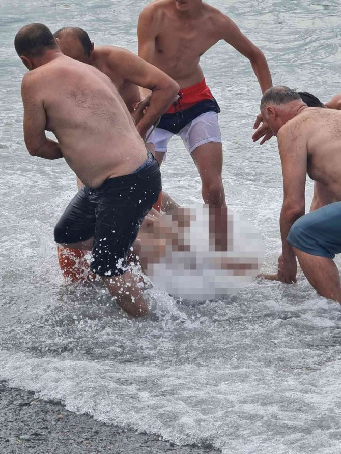 Artvin’de Çay İşçisi Afgan Genç Denizde Boğularak Hayatını Kaybetti