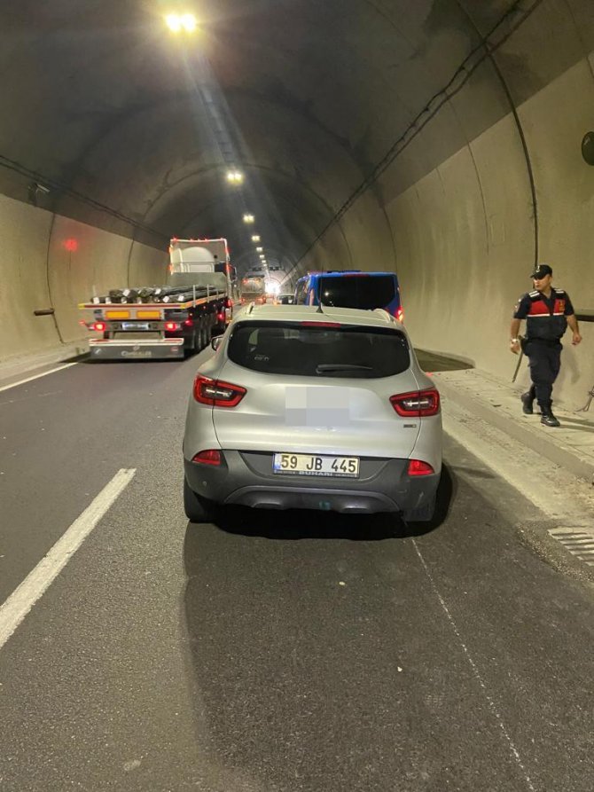 Bilecik’te Osmangazi Tüneli İçinde Yaşanan Kazada 2 Çocuk Yaralandı