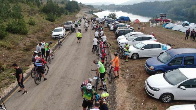 Bisiklet Severler Hem Spor Yapıyor Hem De İlçeyi Tanıyor