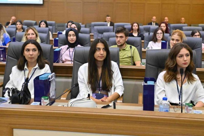 Başkan Aktaş Stajyerlerle Buluştu