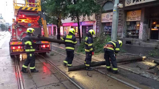 Çekya’yı Şiddetli Yağış Ve Fırtına Vurdu: 1 Ölü