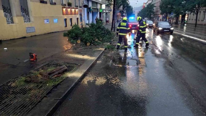 Çekya’yı Şiddetli Yağış Ve Fırtına Vurdu: 1 Ölü