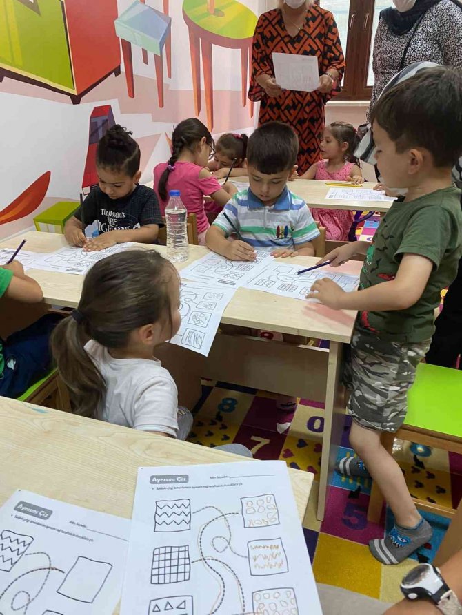 Sincan’da Çocuklar Anneleriyle Matematik Öğreniyor