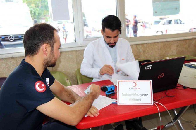 Denizli’de Sağlık Çalışanları Ve Vatandaşlar Kan Bağışında Bulundu