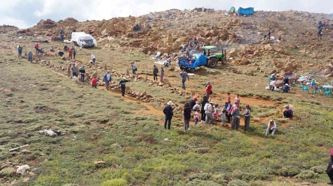 7 Asırlık Gelenek ‘Eren Baba’ Yoğun Katılımla Yapıldı