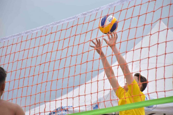 Plaj Voleybolu Heyecanı Başladı