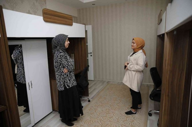“Konuk Evi Kız Yurdu” Sayesinde Üniversite Hayallerine Kavuştular