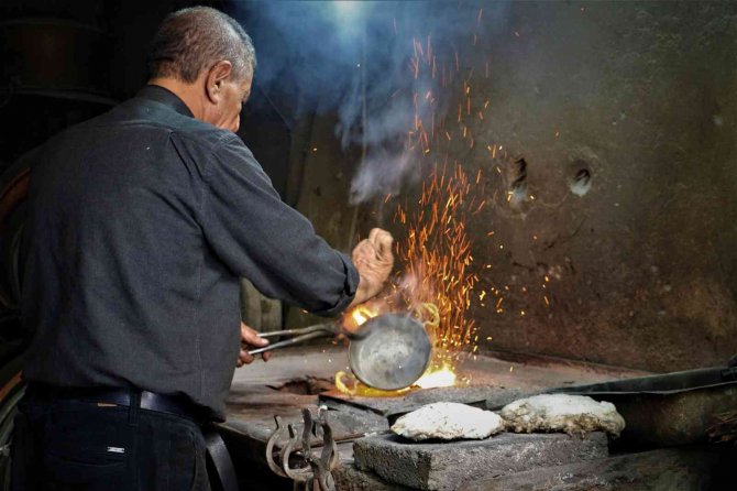 Diyarbakır’ın Son Kalaycıları Modern Çağa Direniyor