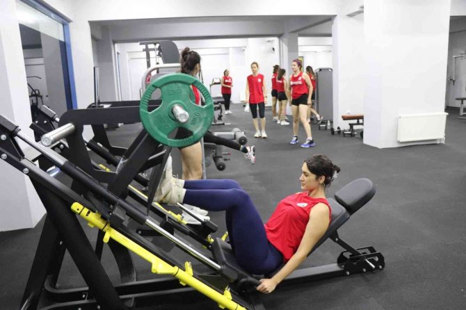 Düzce Belediyeden Genç Voleybolculara Destek