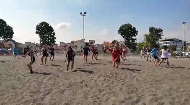 Kadın Futbolcular 2. Lige Dolu Dizgin Hazırlanıyor
