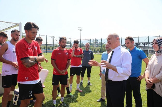 Belediye Başkanı Özlü’den Düzcespor’a Destek Ziyareti